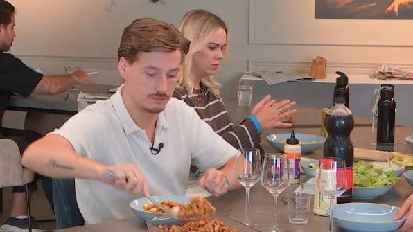 De Bondgenoten: Délano vindt dat Milan teveel eet: 'Vies varken!'