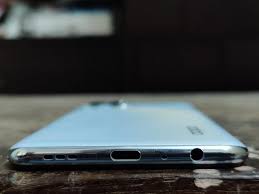 The oppo f17 pro prides itself on being a slim and light smartphone. Oppo F17 Pro Hands On Design Imaging Take Center Stage In This Smartphone Business Standard News