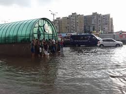 Осадки, атмосферное давление, уровень влажности, скорость и направление ветра, геомагнитная обстановка. Kiev Segodnya Pogoda Situaciya V Kieve Na Grani Chs Stolicu Nakryl Nastoyashij Pogodnyj Apokalipsis Kadry 25 07 2018 Dialog Ua