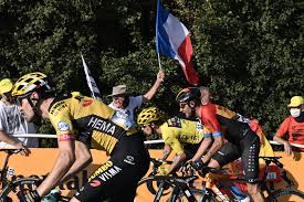 El polaco fue proclamado ganador de la etapa. Kwiatkowski And Carapaz Give Ineos Grenadiers Stage 18 Boost At Tour De France