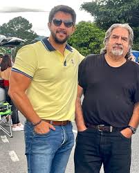 No puedo esperar más del día del padre con el viejo 💯💪 Mi cantante  favorito ❤️ WilliamfallasMadrigal #manantial #grupomanantial  #williamfallasmadrigal #agarrensedelasmanos #artistanacionalfavorito #papa  #diadelamadre #familia #seleccionnacional