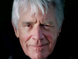 'Ik sta weleens voor mijn boekenkast en vraag me dan af: hoe heb ik dat in  vredesnaam allemaal bij elkaar geschreven?'