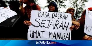 Dahulu, kalau ingin menonton wayang itu terbilang sukar. Pakar Unpad Bahasa Sunda Jangan Sampai Hilang Halaman All Kompas Com