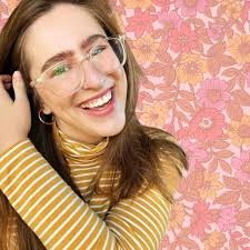 Sure, sure, the Mary Kate Olsen beat-up Hermès Kelly is a cultural  reference… BUT we don't talk about the wine-stained Balenciaga bag she  regularly carried from 2004-2016 ENOUGH 🍷