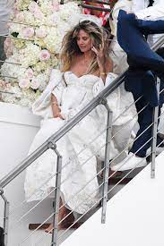 Topmodel irina shayk ist sich in jedem outfit den blicken ihrer mitmenschen sicher. Heidi Klums Brautkleider Von Diesen Labels Stammen Sie Vogue Germany