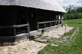 In cadrul primului sector, exponatele sunt grupate in functie de natura materiei prime prelucrate: Parcul Etnografic NaÈ›ional Romulus Vuia Devine In AceastÄƒ PerioadÄƒ Cel Mai Important Obiectiv Cultural Al Clujului Ziar Gazeta De Cluj