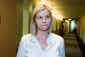 Bakgrunnen for at de nå velger å prioritere gruppene, er at vaksineringen av hele befolkningen tar lenger tid enn antatt, og at alle lærere derfor ikke ville vært beskyttet før skolene åpner igjen. Vart Land