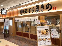 Seasonally they offer different topping and unique broth. æœ—å ± ä¸¸äº€è£½éººã®å¤©ã·ã‚‰å°‚é–€åº— ã¾ãã® ãŒéƒ½å¿ƒã«åˆé€²å‡º æšã'ãŸã¦å¤©ã·ã‚‰å®šé£Ÿã¾ãã®æ± è¢‹ã‚µãƒ³ã‚·ãƒ£ã‚¤ãƒ³ã‚·ãƒ†ã‚£åº— ãƒ­ã‚±ãƒƒãƒˆãƒ‹ãƒ¥ãƒ¼ã‚¹24