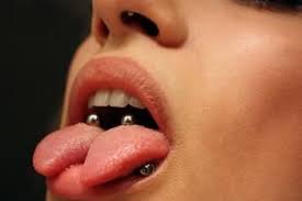Split Tongue Piercing De Langue Piercings Corps Idees De Piercing