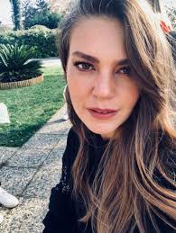 Turkish Celebrities Adli Kullanicinin Asli Panosundaki Pin Unluler Kadin Sac Rengi