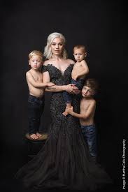 Shutter Magazine Inspirations Best Lighting Photography Image By Martha Felix Photogr Family Photo Studio Studio Family Portraits Family Studio Photography