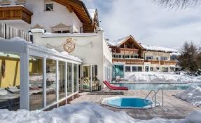 Situato sulla pista da sci e con la possibilità di accedere immediatamente ai sentieri escursionistici, da dove potrete ammirare un meraviglioso panorama. Hotel Rosa Eco Alpine Spa Resort Alpe Di Siusi Seiser Alm Alpe Di Siusi Seiser Alm