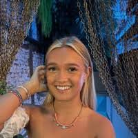 Elle Macdonald's Instagram, Twitter & Facebook