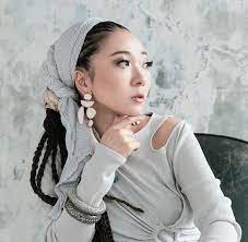She is one of most successful japanese recording artists of all time, selling over 30 million records since her 1998 debut. Misia Music Videos Stats And Photos Last Fm