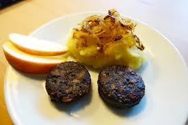Himmel Und Ad Oder Himmel Und Erde Ist Ein Gericht Aus Der Eifel Kartoffeln Werden Zusammen Mit Apfeln Zu Einem Brei Zerstam Blutwurst Essen Einfache Gerichte