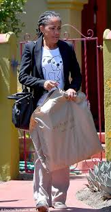 Meghan's wedding eve hotel revealed. Meghan Markle S Mother Doria Arrives In Uk To Reunite With Daughter Daily Mail Online