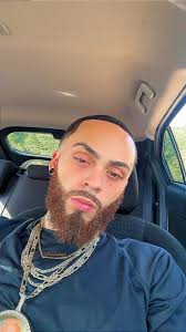 I'm Joevanni 23 in the Hartford area here looking for new friends I'm chill  laid back I sing and dance love to paint ☺️😁