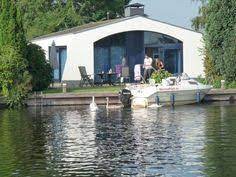 Sie erwartet ein modern und stilvoll eingerichtetes haus mit großer wohnküche (mit schlafsofa für 5. Aquaronde Lemmer Bungalow Und Boot Mieten Strandnah Ferienhaus Holland Urlaub Urlaub Holland