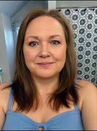 Change background and outfit in selfie?