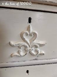 A Blog About Re Purposing Vintage Wood Furniture With Many Tutorials That Include Tips And Tricks Furniture Appliques Recycled Furniture Wood Furniture Design