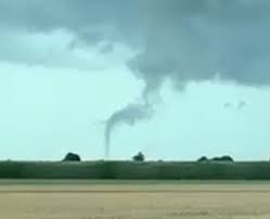 No one was reported to have been injured in the storm, which mostly affected the municipality of grossheide in the aurich district. Thomas Savert Tornadoliste Twitter
