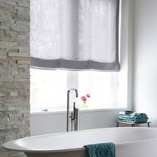 Badezimmergardinen online kaufen › otto.de riesenauswahl an badezimmergardinen blickdicht und transparent › jetzt auf rechnung bestellen! Raffrollo Bad Passende Raffgardine Fur Badezimmer Jaloucity