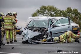 Op de a2 bij born is woensdagmiddag een ongeluk gebeurd met een vrachtwagen. Gewonde Bij Ongeluk A2 Nieuwer Ter Aa Peters Hotnews Nl