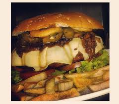 The staff know as much as you give them. Conclave La Mejor Hamburguesa De Bogota Esta Aqui Soy El Cenador