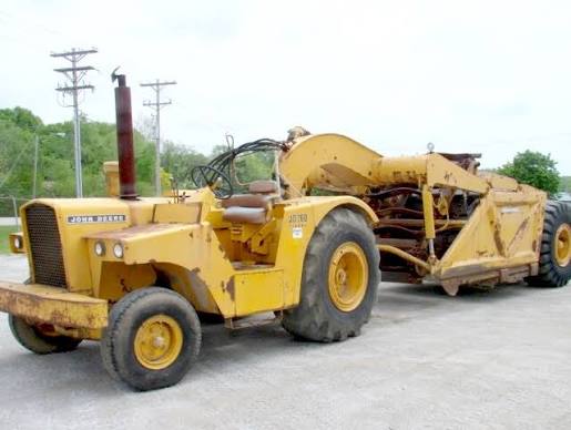 John Deere 760 Scraper
