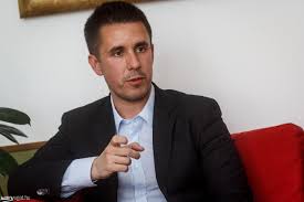 Check spelling or type a new query. Igy Segiti A Raszorulokat Karacsonykor Czegledy Csaba A Racsok Mogul