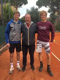 Apr 14, 2021 · jannik sinner age, wiki, biography, girlfriend, height, parents, nationality wednesday, april 14, 2021 jannik sinner is a young tennis player from italy and fans welcome his outstanding match. Jannik Sinner Genitori Foto
