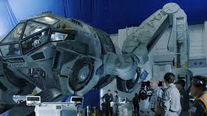 When independence day hit theaters in 1996, it brought the spectacle of global destruction, exciting action, some twenty years later, independence day: Independence Day Resurgence Manning The Moon Tug Featurette Youtube
