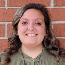 Julie Hoyt's Instagram, Twitter & Facebook