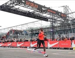 I have completed my training and i am really excited to race in sapporo. Eliud Kipchoge Runs World S Fastest Marathon In Nike S Special Shoes The New York Times