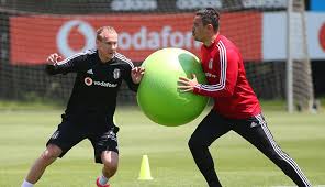 Olay burada okan buruk'un öyle ya da böyle takımı şampiyon yapıp çağdaş atan kadar konuşmaması. Iste Cagdas Atan In Yerine Goreve Getirilen Isim Orta Cizgi Besiktas Haberleri Besiktas Transfer Haberleri