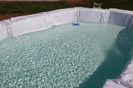 Geiler badespass mit two teeny goeren. Swimming Pool Aus Strohballen So Kommen Bauern Durch Die Hitze Agrarheute Com