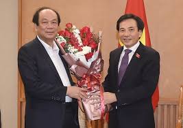 Ủy viên bộ chính trị, trưởng ban kinh tế trung ương, bộ trưởng bộ công thương. Sa Fz Ws2di M