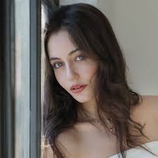 Where do I begin To tell the story of how great a love can be… ❤️ #singer  #song #music #artist #singing #cover #lovestory #love #story #life  #recording #performance #justme #joy #amour #autumn #