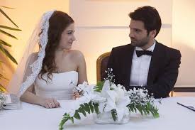 Hazal Kaya Ve Kaan Urgancioglu A S K 12 Bolum Strapless Wedding Dress Wedding Wedding Dresses