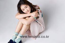 2001년 미주 가요제에서 대상을 받았으며, 이후 대한민국에 돌아와 가수 데뷔를 준비하였다. ì§„ì§€í¬ ê·¸ë ‡ê²Œ ìžë¼ì„œ ë°°ìš°ê°€ ë˜ê¸¸ì¸í„°ë·° í•œê²½ë‹·ì»´