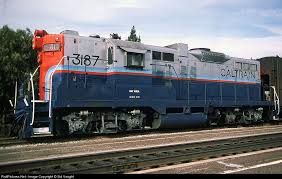 This Recently Painted Nee Sp Unit Is Still On The Same Job It S Had For Years Ping Ponging Thru The Silicon Valley Good Loo Commuter Train Train Amtrak Train