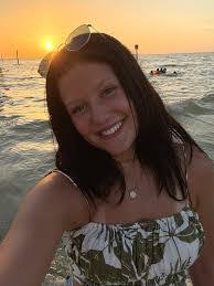 Amy Gossard's Instagram, Twitter & Facebook