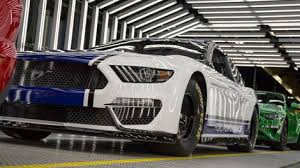 The reveal comes ahead of the 2018 model's scheduled debut at the frankfurt motor show, much to the delight of car shoppers everywhere. Ford Unveils Its First Mustang Nascar Cup Car Roadshow