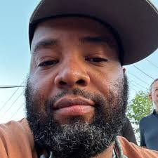 Dennis Mohammed's Instagram, Twitter & Facebook