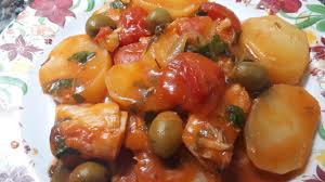 Bacalhau assado no forno com batatas e pimento, bacalhau à gomes sá (sem batatas), bacalhau no forno com batata a murro 4 postas de bacalhau bem demolhado 5 alhos 1 cebola pequena 4 folhas de louro salsa q.b. Bacalhau Cozido Com Batatas Verinha So Delicia Youtube