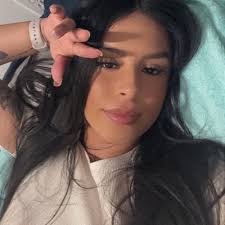 Lauren Cloutier's Instagram, Twitter & Facebook