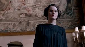 Les héritiers de downton abbey ayant péri lors du naufrage du titanic, la famille crawley se retrouve dans une position délicate, les trois descendantes ne pouvant prétendre au titre de lord grantham. Prime Video Downton Abbey Season 4