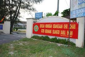 Pada 2009, sekolah menengah kebangsaan khir johari memiliki 448 pelajar lelaki dan 445 pelajar perempuan, menjadikan jumlah keseluruhan murid seramai 893 orang. Smk Khir Johari Beranang Photos Facebook