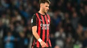 Last Call at San Siro: Santiago Giménez Fights for His Milan Future Against Johan Vásquez’s Genoa