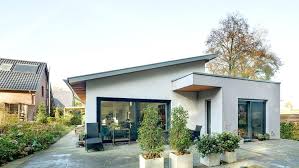 Lassen sie sich von unseren durchdachten hauskonzepten, den über 40 musterhäusern, sowie den vielen. Fertighaus Bungalow Ebenerdig Wohnen Und Leben Petershaus